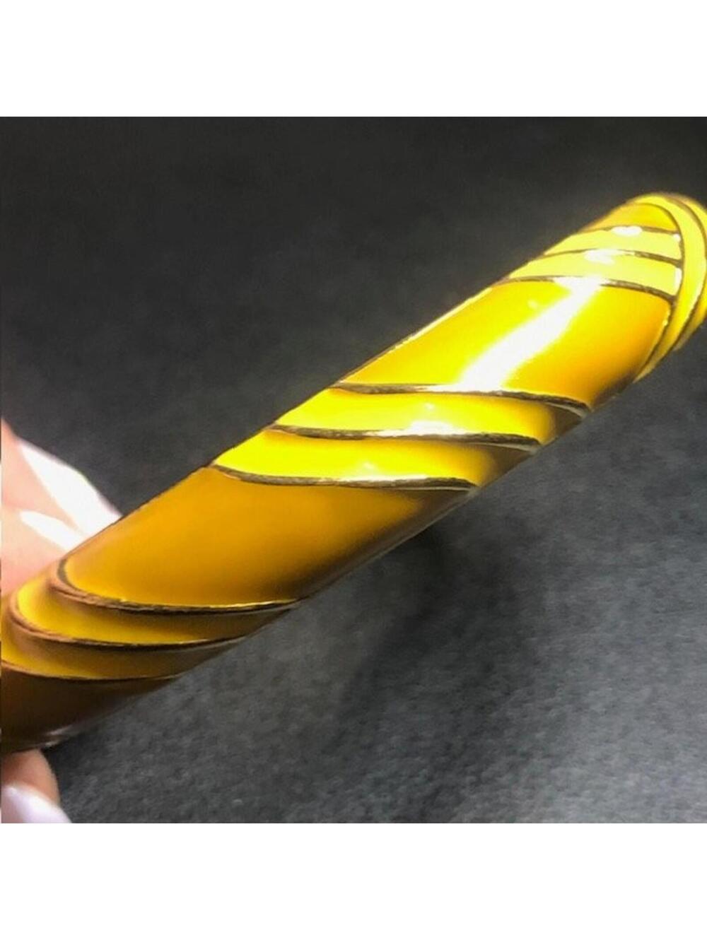 B2104 J. Crew Yellow Enamel Swirl Bangle Bracelet Gold Tone Ribbed Statement